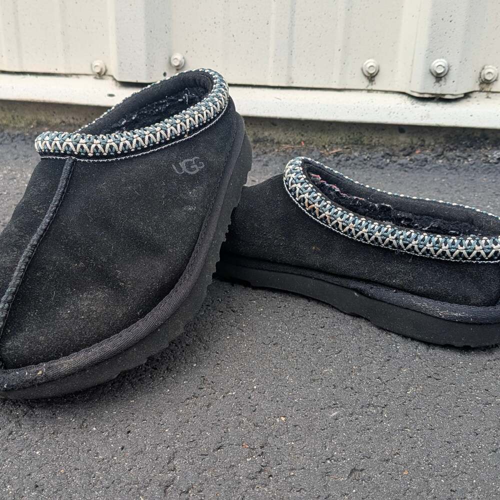 UGG Tasman Slipper in Black